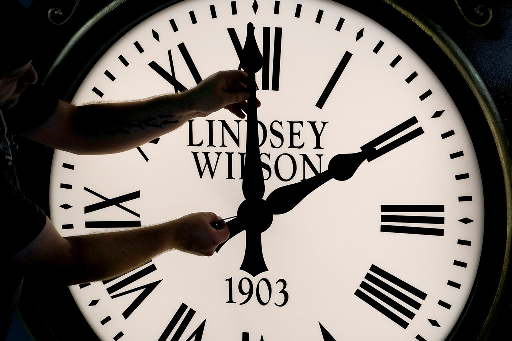 US Daylight Saving Time: When Clocks Change and Arizona's Rule